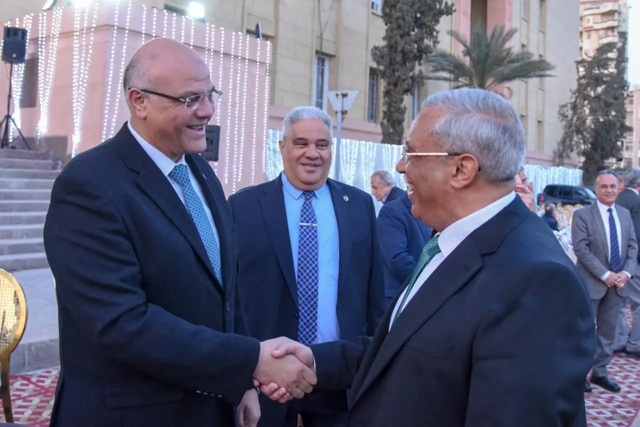 محافظ الإسكندرية يشارك في الإفطار السنوي لكلية الهندسة - 1000569210