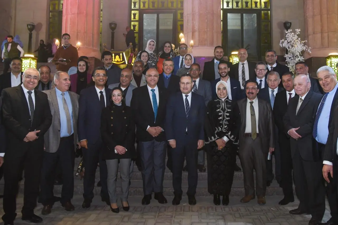 محافظ الإسكندرية يشارك في الإفطار السنوي لكلية الهندسة - 1000569214