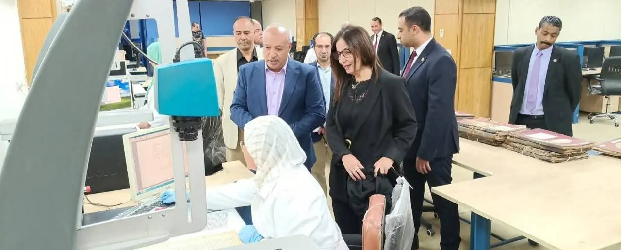 وزيرة الثقافة تتفقد دار الكتب والوثائق القومية وتطّلع على أحدث أجهزة المسح الضوئي للخرائط
