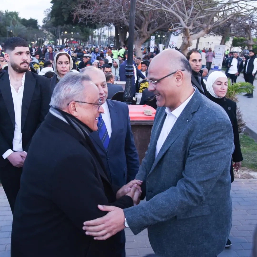 بحضور 7 آلاف شخص.. محافظ الإسكندرية يشارك في الإفطار الجماعي - 1000570032