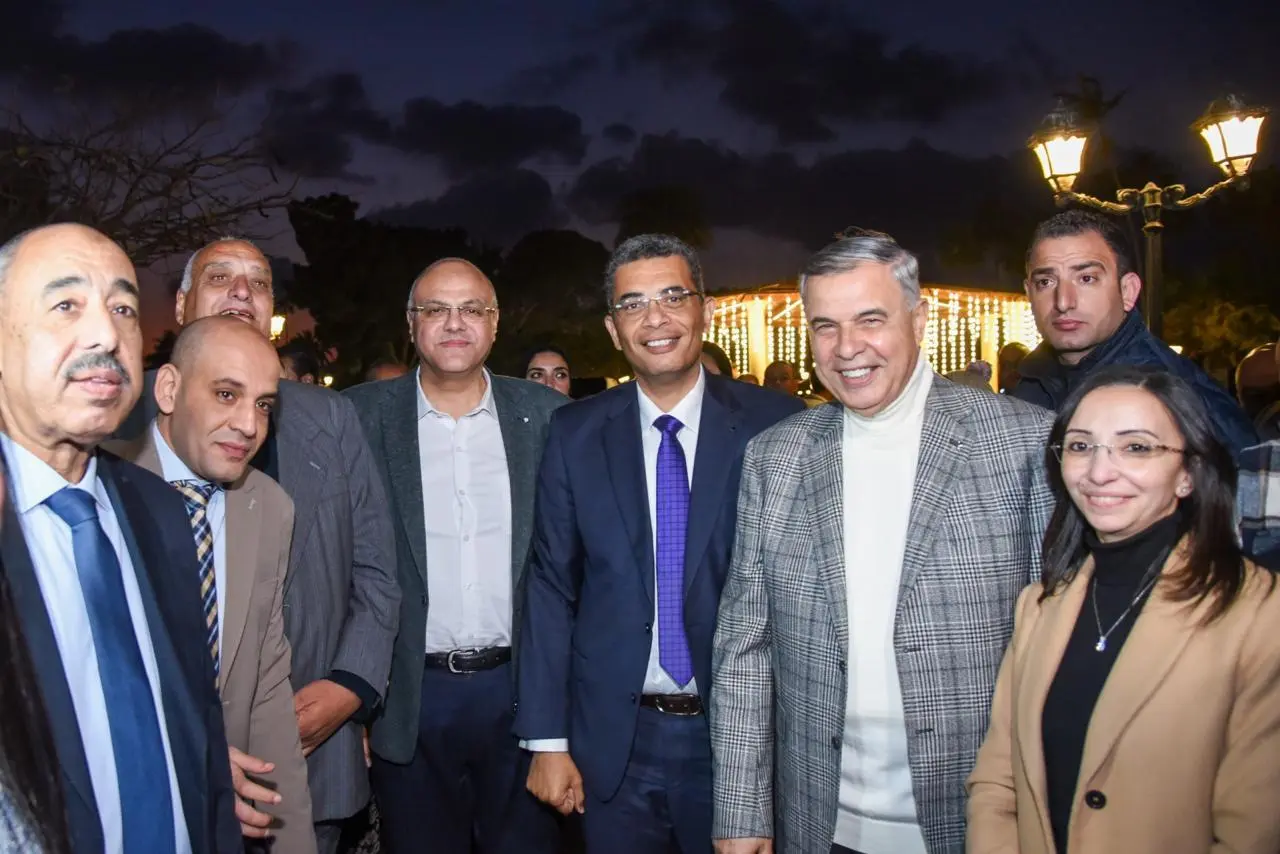 بحضور 7 آلاف شخص.. محافظ الإسكندرية يشارك في الإفطار الجماعي - 1000570052