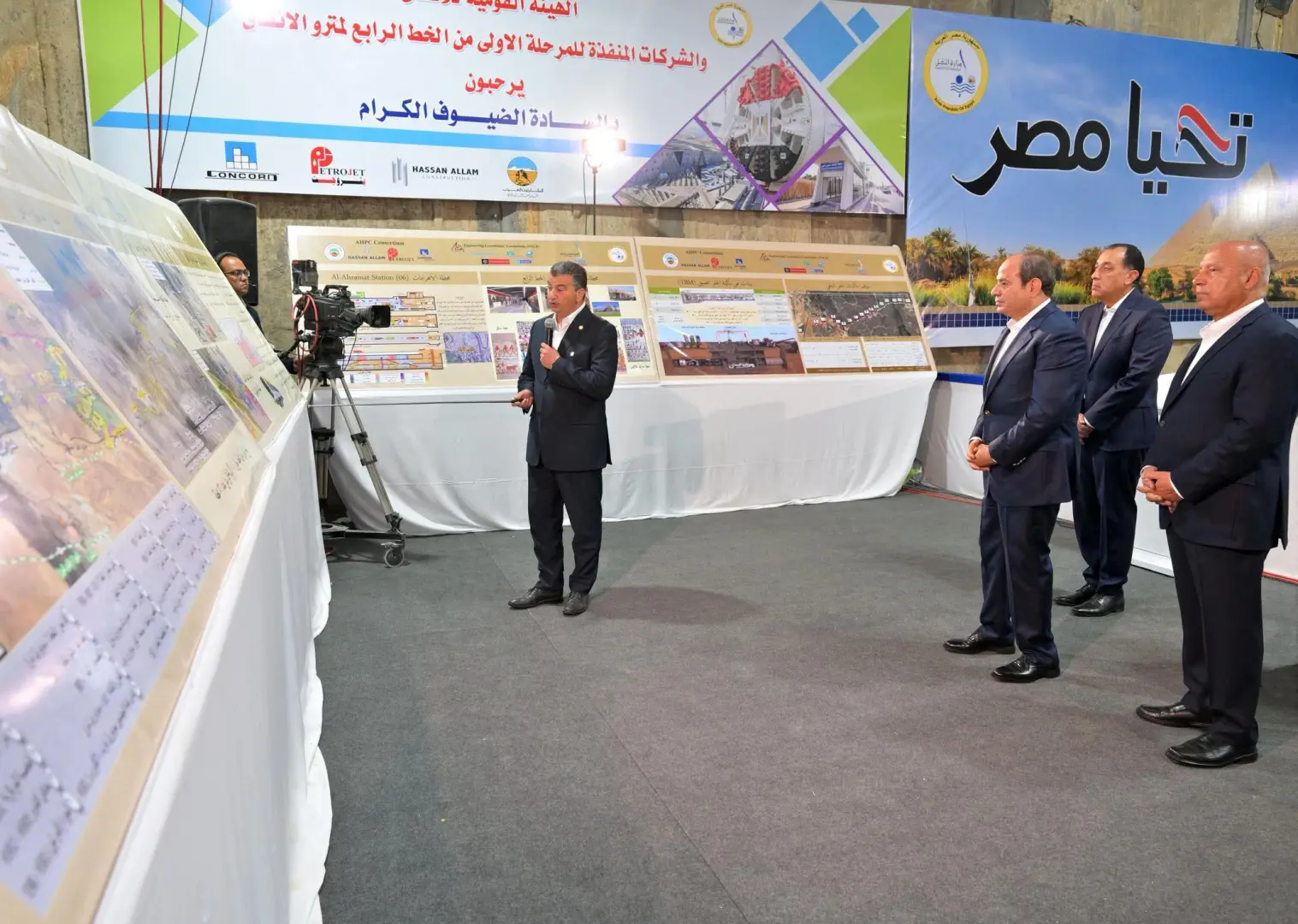 الرئيس السيسي يتفقد الأعمال الإنشائية لمشروع محطة الأهرامات بمحافظة الجيزة - 1000571688