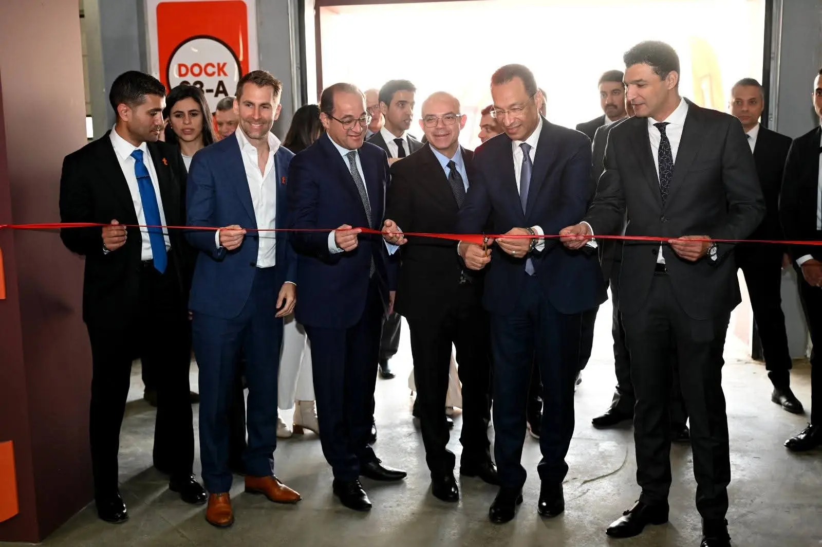 افتتاح أكبر مركز توزيع للتجارة السريعة في منطقة الشرق الأوسط وشمال أفريقيا - 1000571866