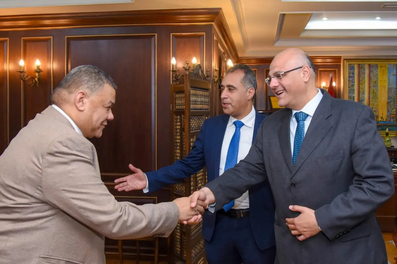 محافظ الإسكندرية يستقبل مجلس نقابة الصحفيين بالإسكندرية ويؤكد أهمية دور الإعلام في دعم جهود التنمية - 1000572023