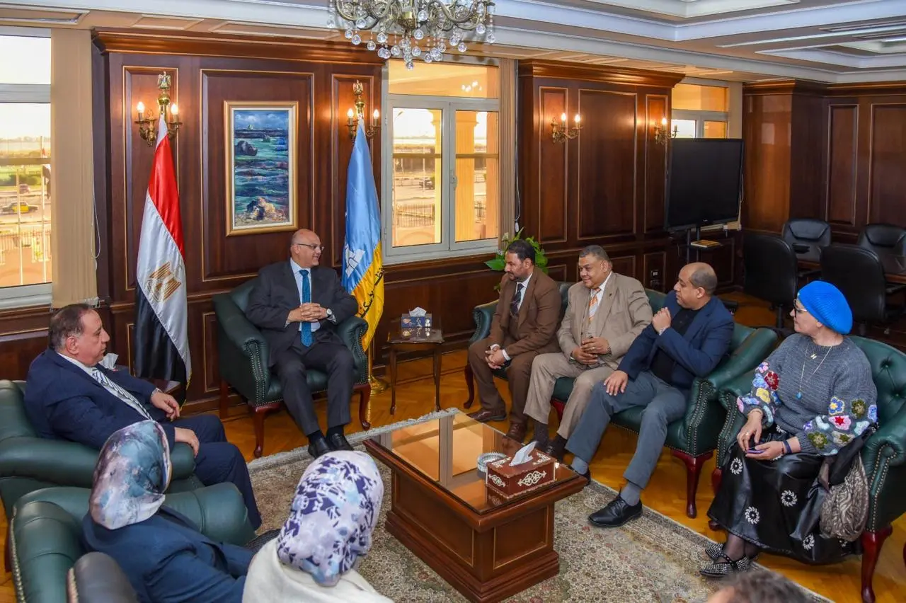محافظ الإسكندرية يستقبل مجلس نقابة الصحفيين بالإسكندرية ويؤكد أهمية دور الإعلام في دعم جهود التنمية - 1000572037