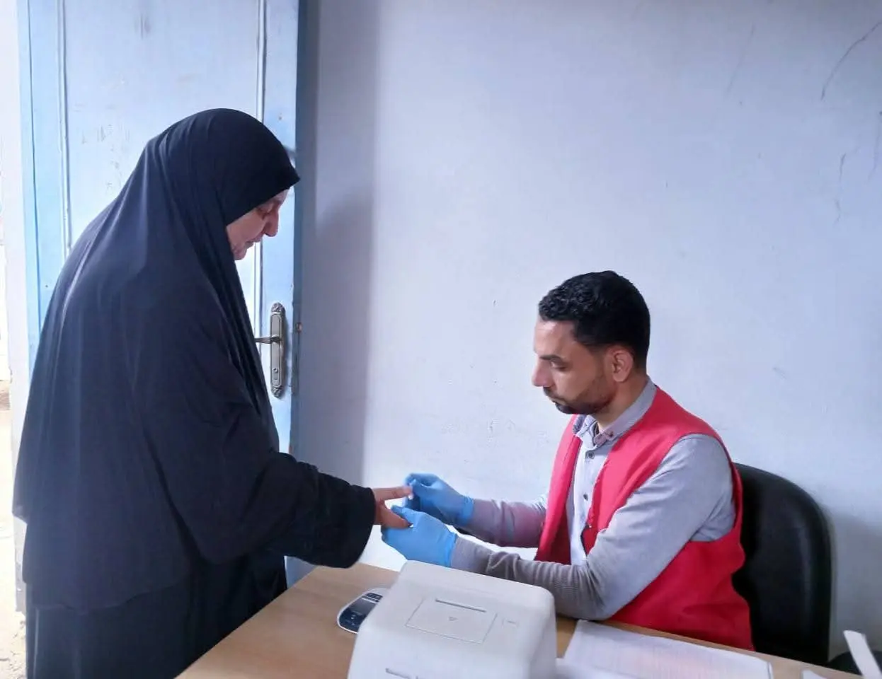 الكشف على 284 حالة ضمن قافلة سكانية بقرية ديسيا بالمحمودية - 1000572177