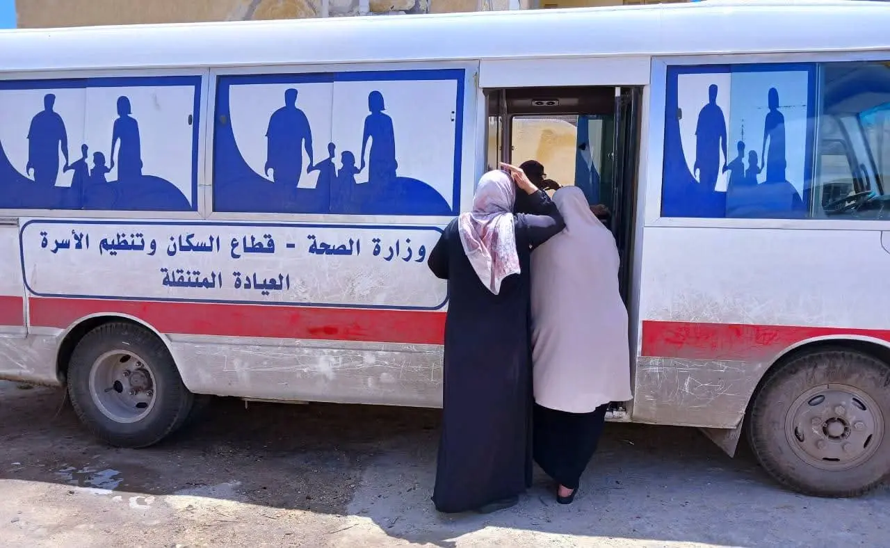الكشف على 284 حالة ضمن قافلة سكانية بقرية ديسيا بالمحمودية - 1000572179