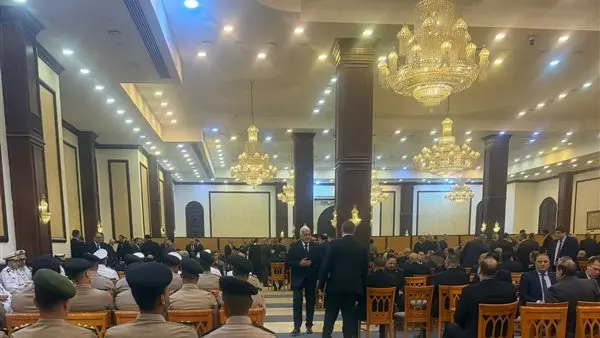 توافد كبار المسؤولين على عزاء والد رئيس الوزراء بمسجد المشير طنطاوي - 1000572274