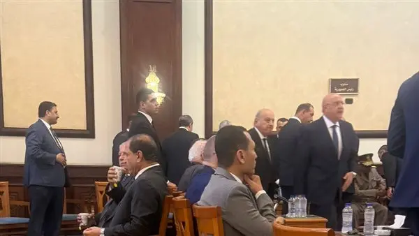 توافد كبار المسؤولين على عزاء والد رئيس الوزراء بمسجد المشير طنطاوي - 1000572278