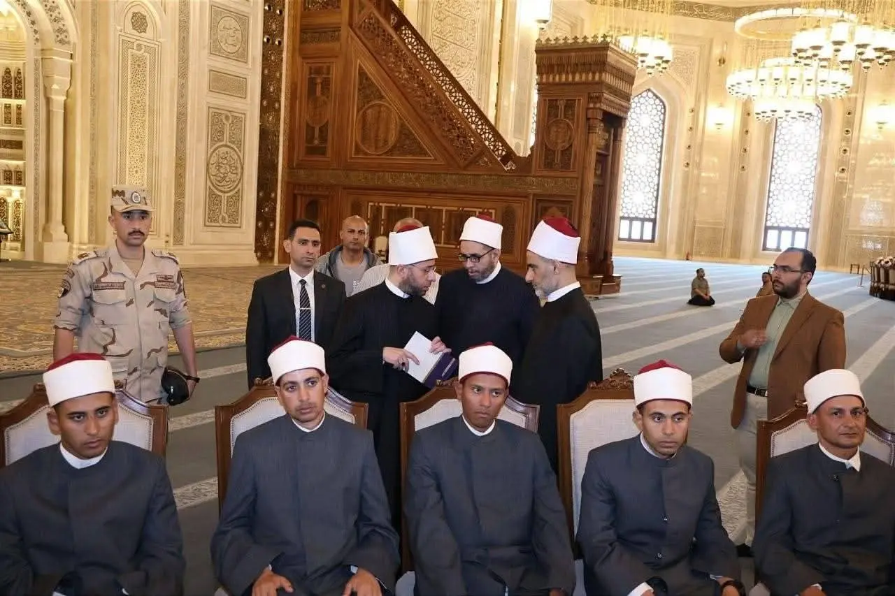 وزير الأوقاف يتفقد برنامج تدريب أئمة دفعة الشيخ حسن العطار بمسجد مصر الكبير - 1000572571