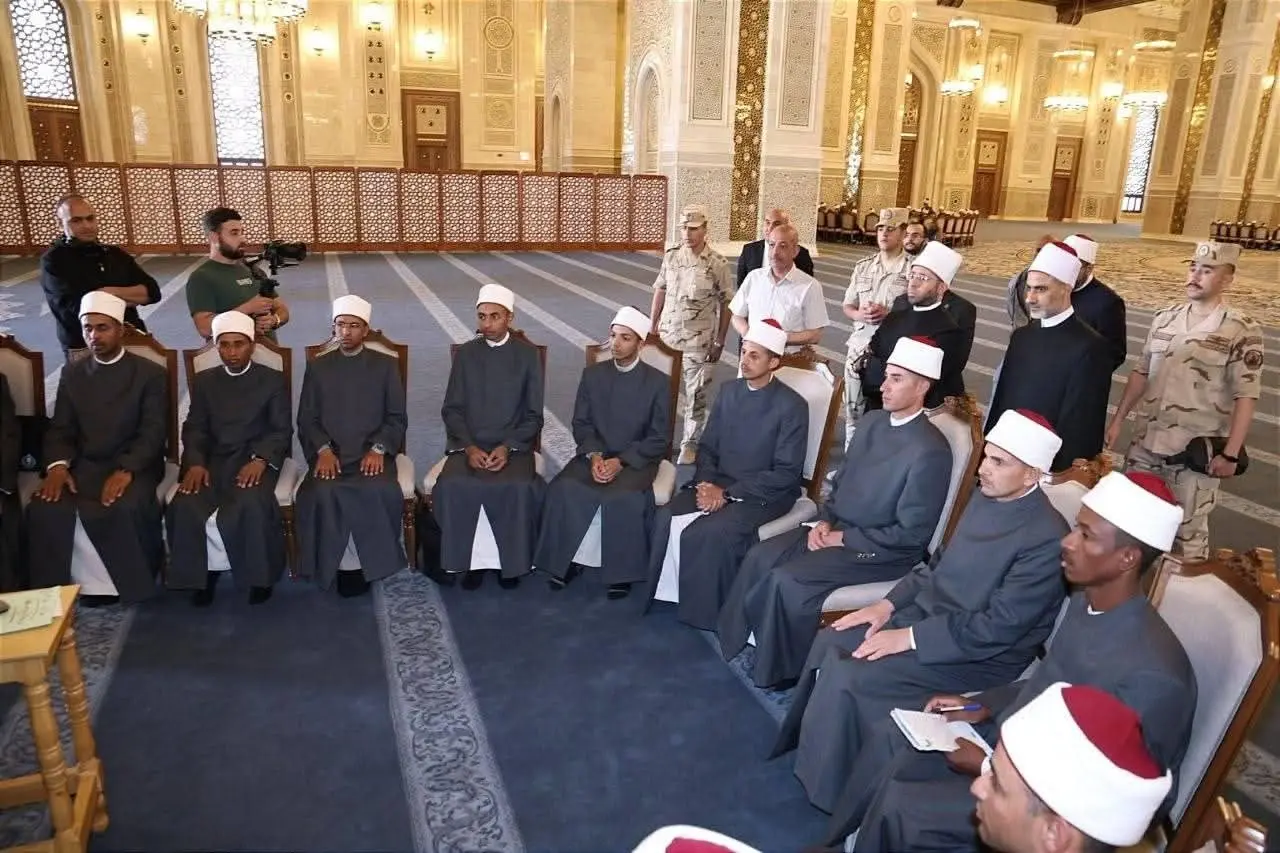 وزير الأوقاف يتفقد برنامج تدريب أئمة دفعة الشيخ حسن العطار بمسجد مصر الكبير - 1000572573