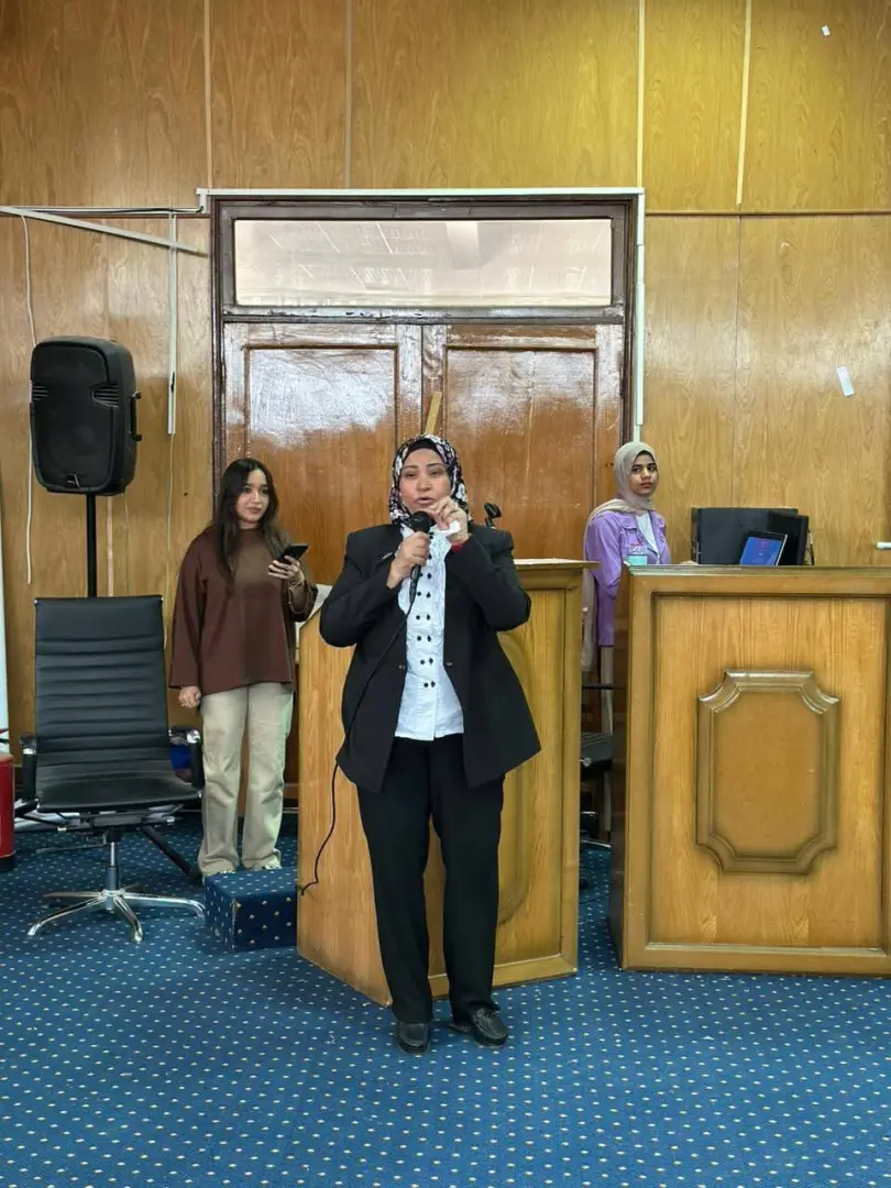 إبداع بلا حدود.. طلاب قسم الصحافة بإعلام قنا يحولون المعرفة إلى تطبيق احترافي في معرض متميز - 1000572627