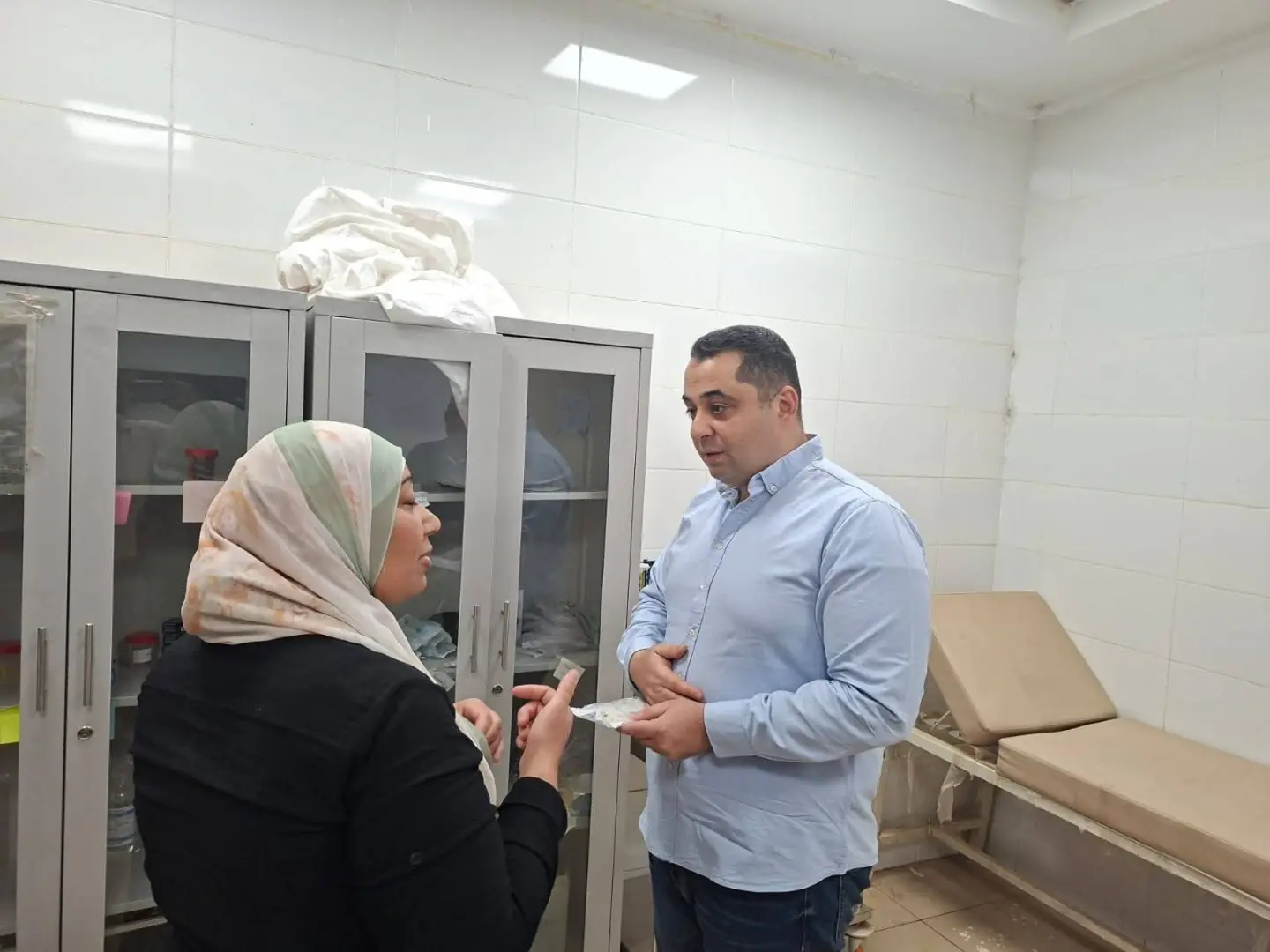 وكيل الصحة بقنا يفاجئ وحدتي الكلالسة وجراجوس بجولة ليلية