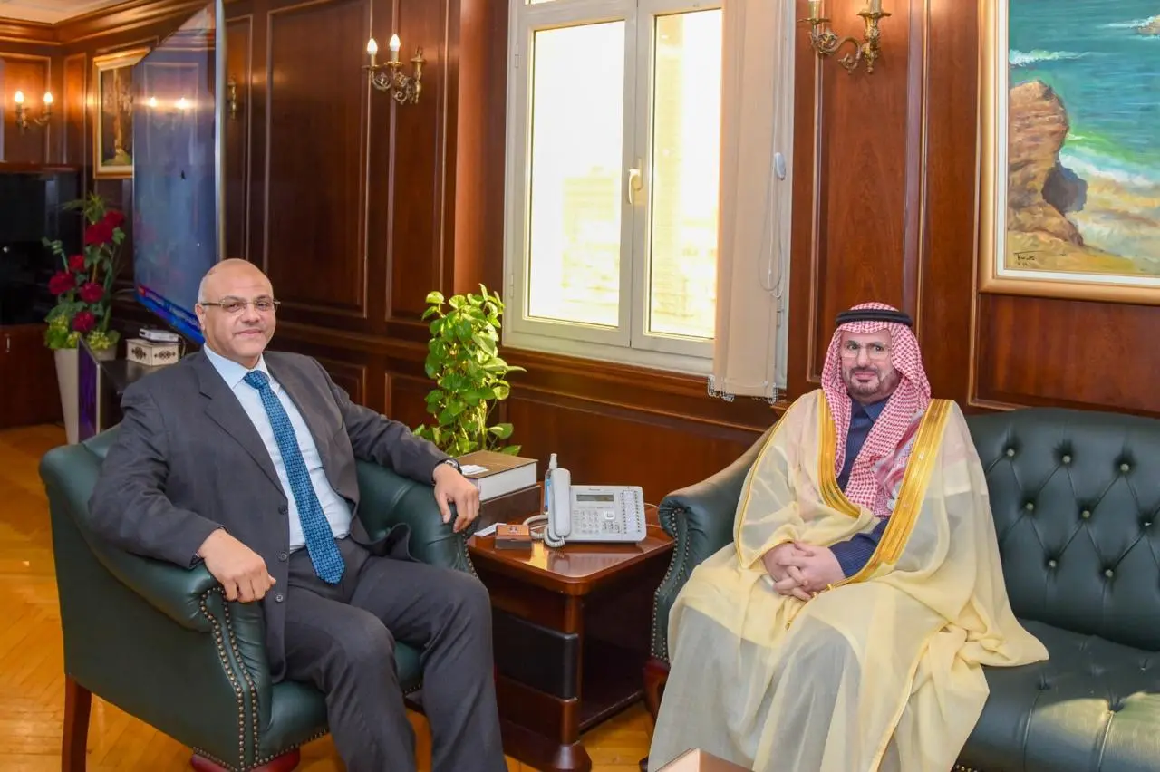 محافظ الإسكندرية يلتقي القنصل العام للمملكة العربية السعودية بالإسكندرية لتعزيز سبل التعاون - 1000573467