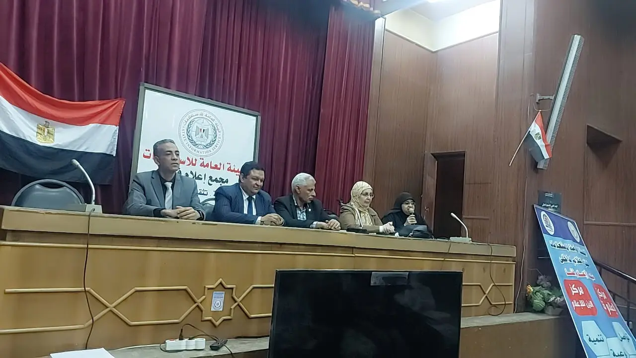 مجمع إعلام قنا يناقش دور الإعلام في نشر الوعي الرقمى بين الشباب - 1000574166
