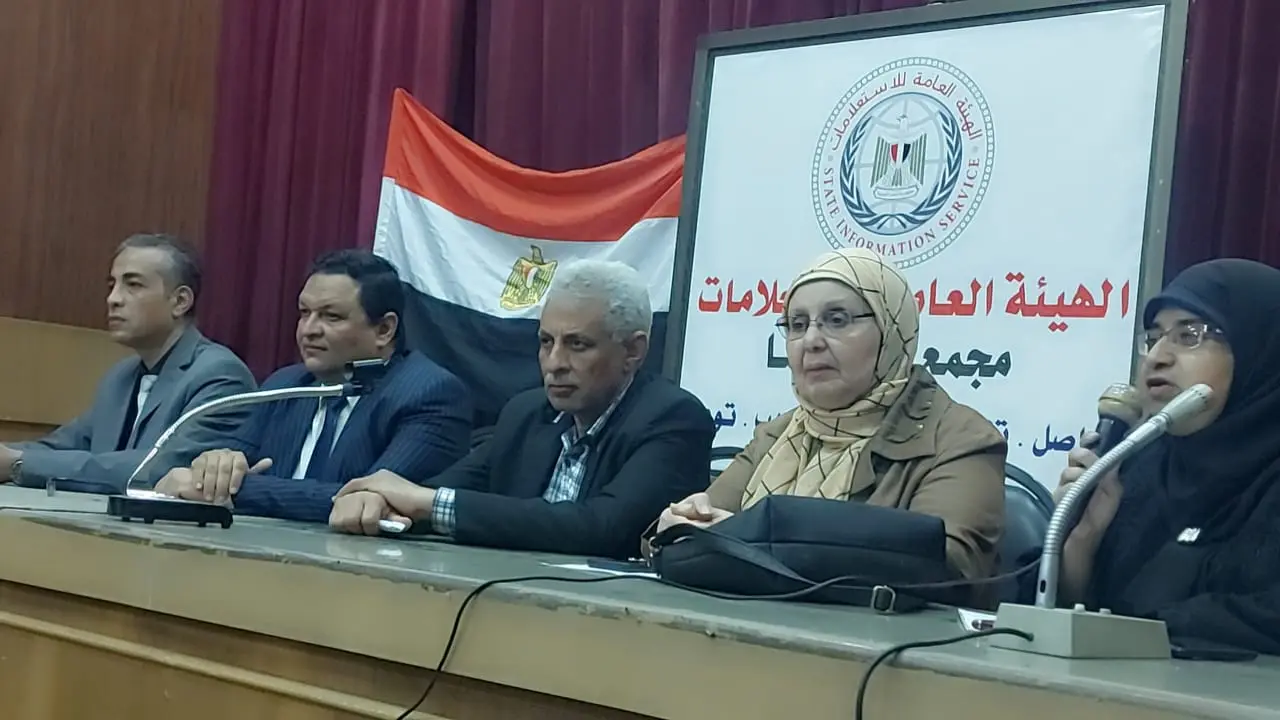 مجمع إعلام قنا يناقش دور الإعلام في نشر الوعي الرقمى بين الشباب