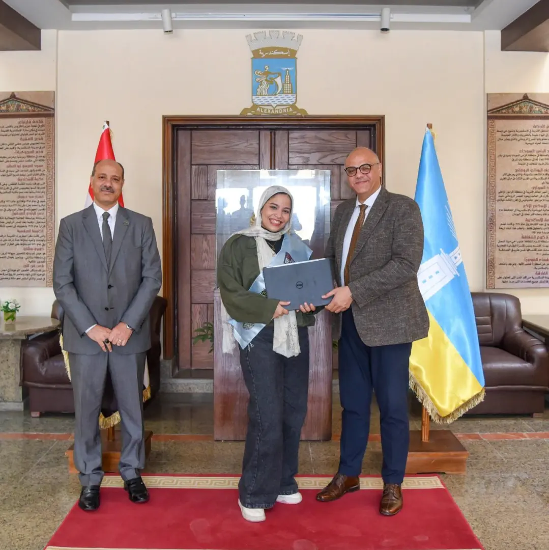 محافظ الإسكندرية يُكرم "أوائل الجمهورية" للثانوية العامة: فخور بتفوق أبنائنا ونرعى الموهوبين لبناء المستقبل - 1000574588