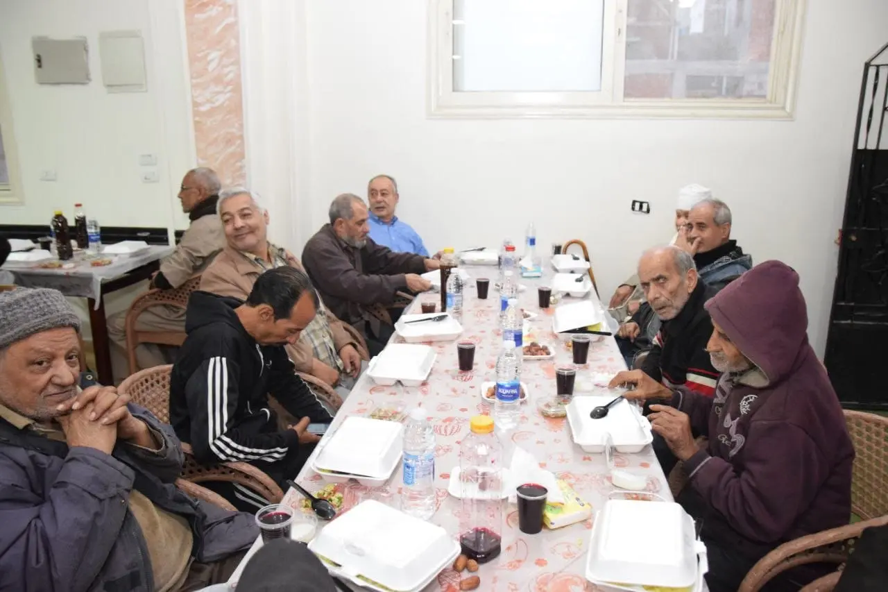 وسط أجواء سادتها الود التآخي.. كنيسة العذراء بالإسكندرية تقيم إفطار المحبة - 1000574636