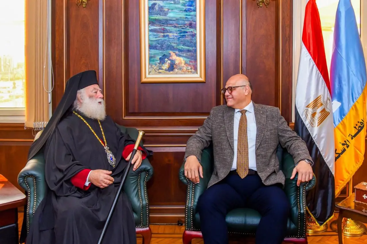 محافظ الإسكندرية: نعتز بالدور الإنساني لبطريركية الروم الأرثوذكس في ترسيخ قيم المحبة والسلام - 1000574747