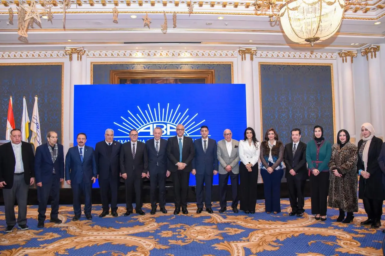 محافظ الإسكندرية: حريصون على دعم الاستثمار والشراكة مع قطاع الأعمال لدفع عجلة التنمية - 1000575546