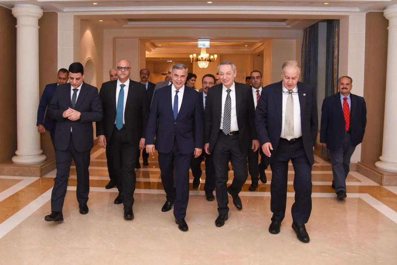 محافظ الإسكندرية: حريصون على دعم الاستثمار والشراكة مع قطاع الأعمال لدفع عجلة التنمية - 1000575547