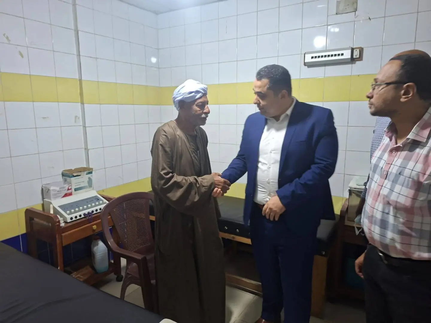 جولة مفاجئة لوكيل صحة قنا بمستشفى نقادة وتوجيهات حازمة لضبط الأداء - 1000575814