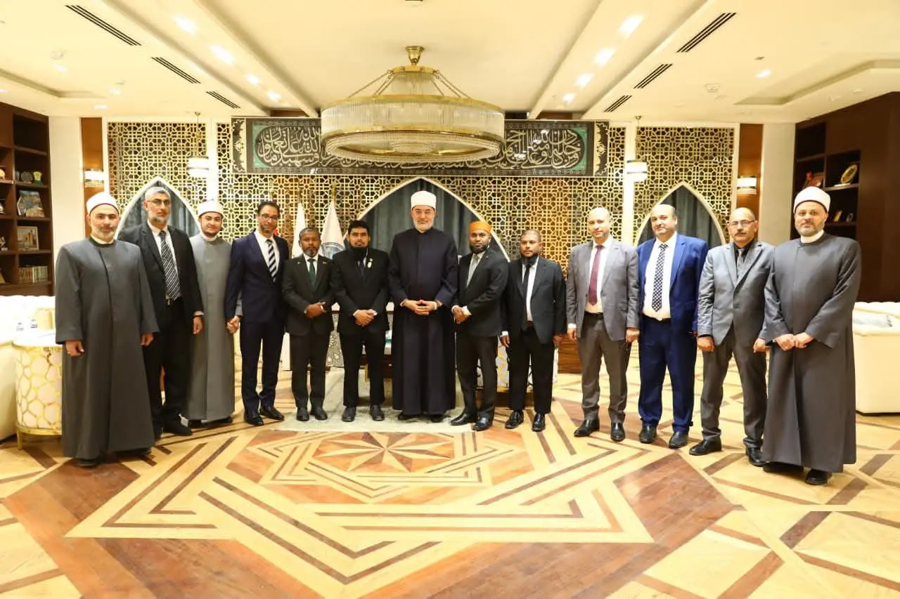 مفتي الجمهورية يبحث مع وفد جامعة المالديف الإسلامية تعزيز التعاون العلمي والدعوي - 1000575986