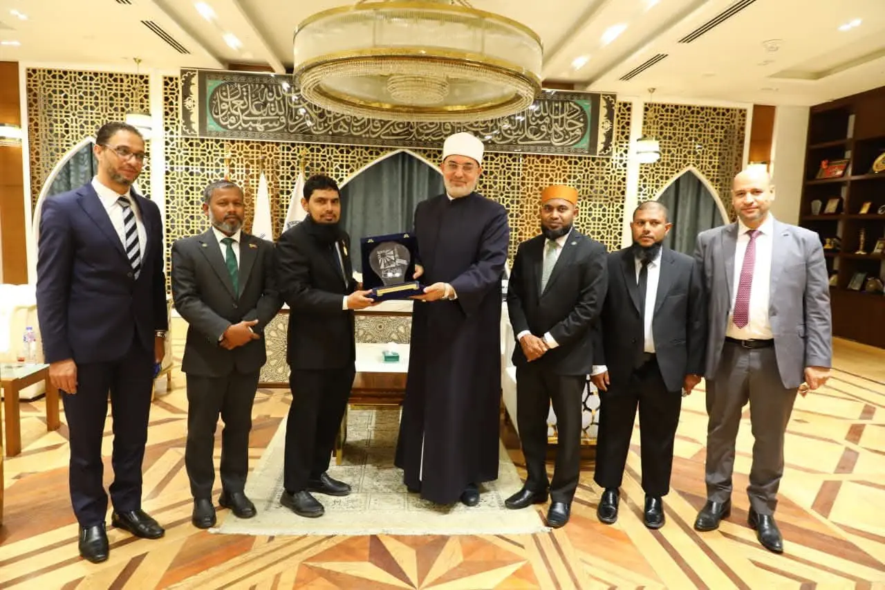 مفتي الجمهورية يبحث مع وفد جامعة المالديف الإسلامية تعزيز التعاون العلمي والدعوي - 1000575987