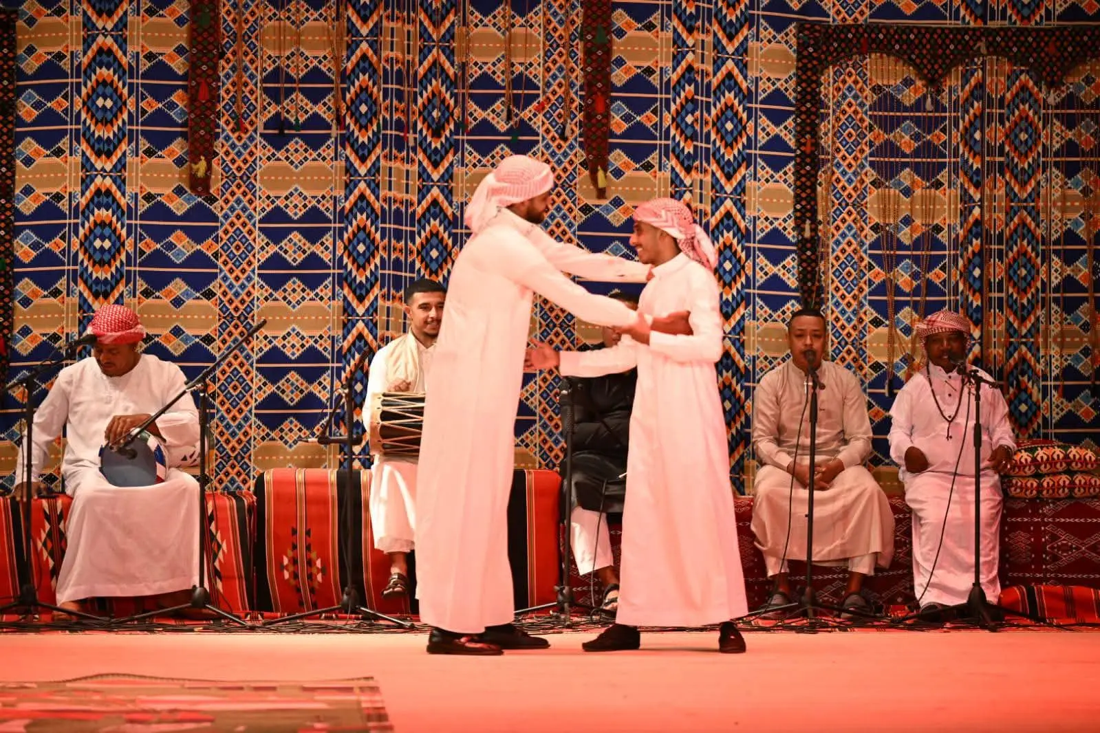 عروض التراث تزين قصر ثقافة العريش في ثاني أيام ملتقى سيناء لفنون البادية - 1000576020