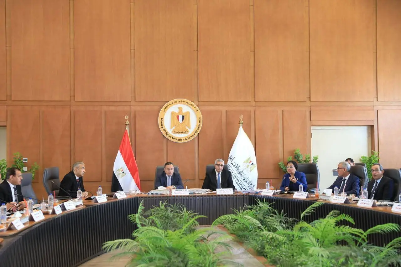 وزير التعليم العالي يوجه باستعداد الجامعات والمعاهد لامتحانات الفصل الدراسي الثاني