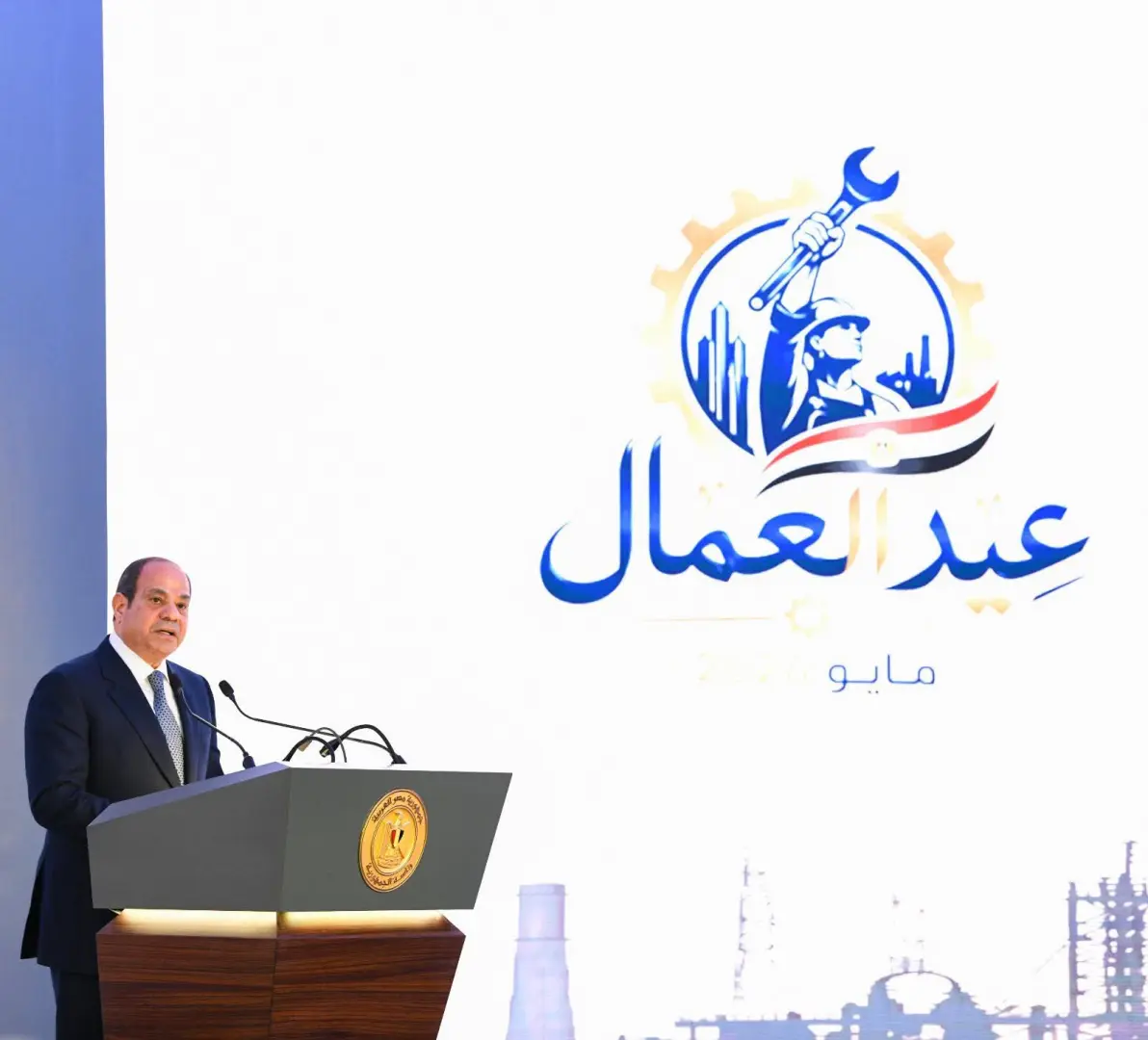 الرئيس السيسي يشارك في احتفالية عيد العمال ويوجه بحزمة قرارات لدعم العمالة - 1000578396