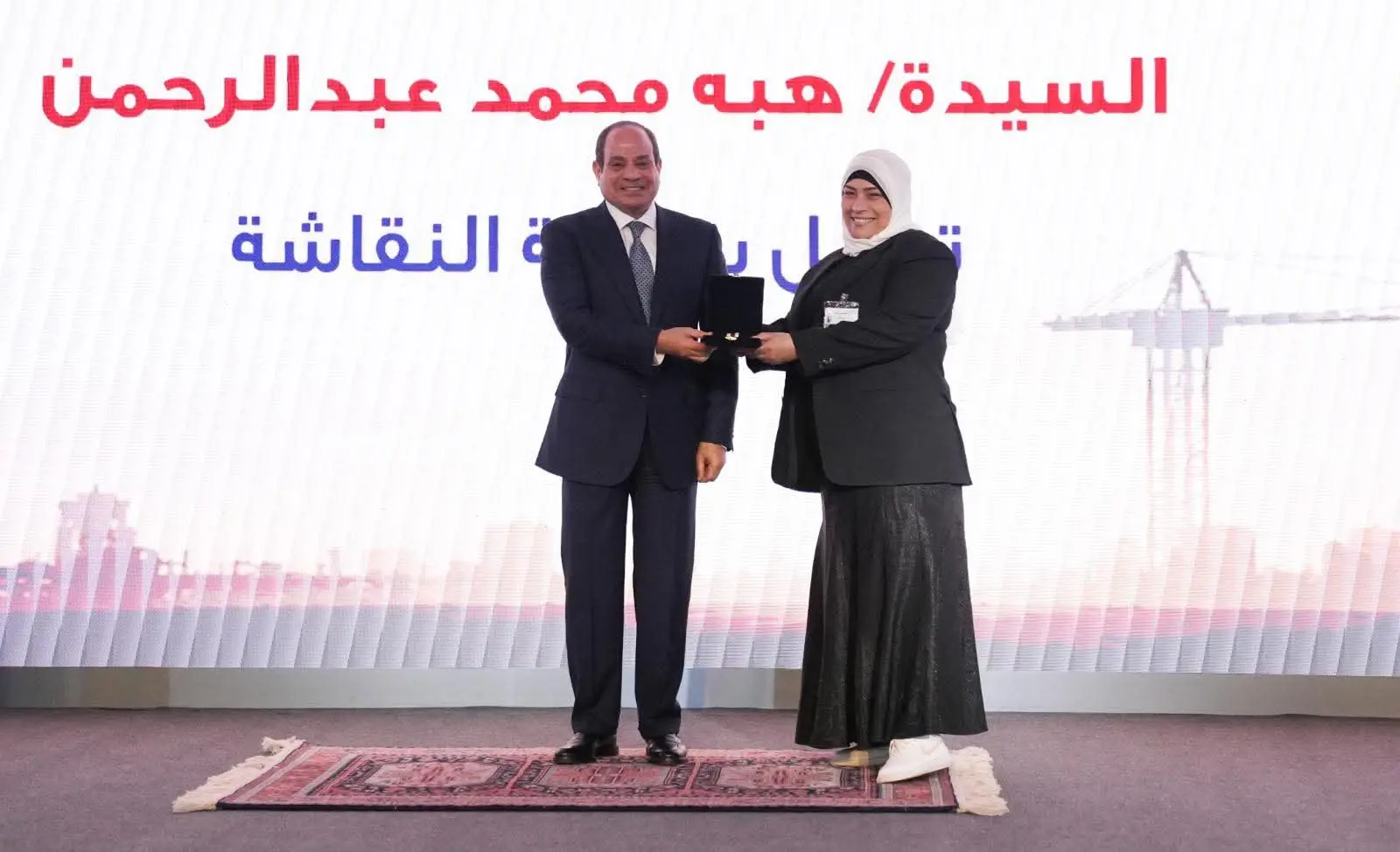 الرئيس السيسي يشارك في احتفالية عيد العمال ويوجه بحزمة قرارات لدعم العمالة - 1000578400