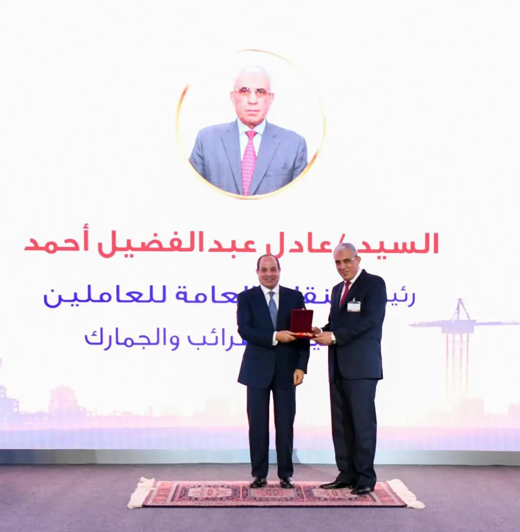 الرئيس السيسي يشارك في احتفالية عيد العمال ويوجه بحزمة قرارات لدعم العمالة - 1000578407