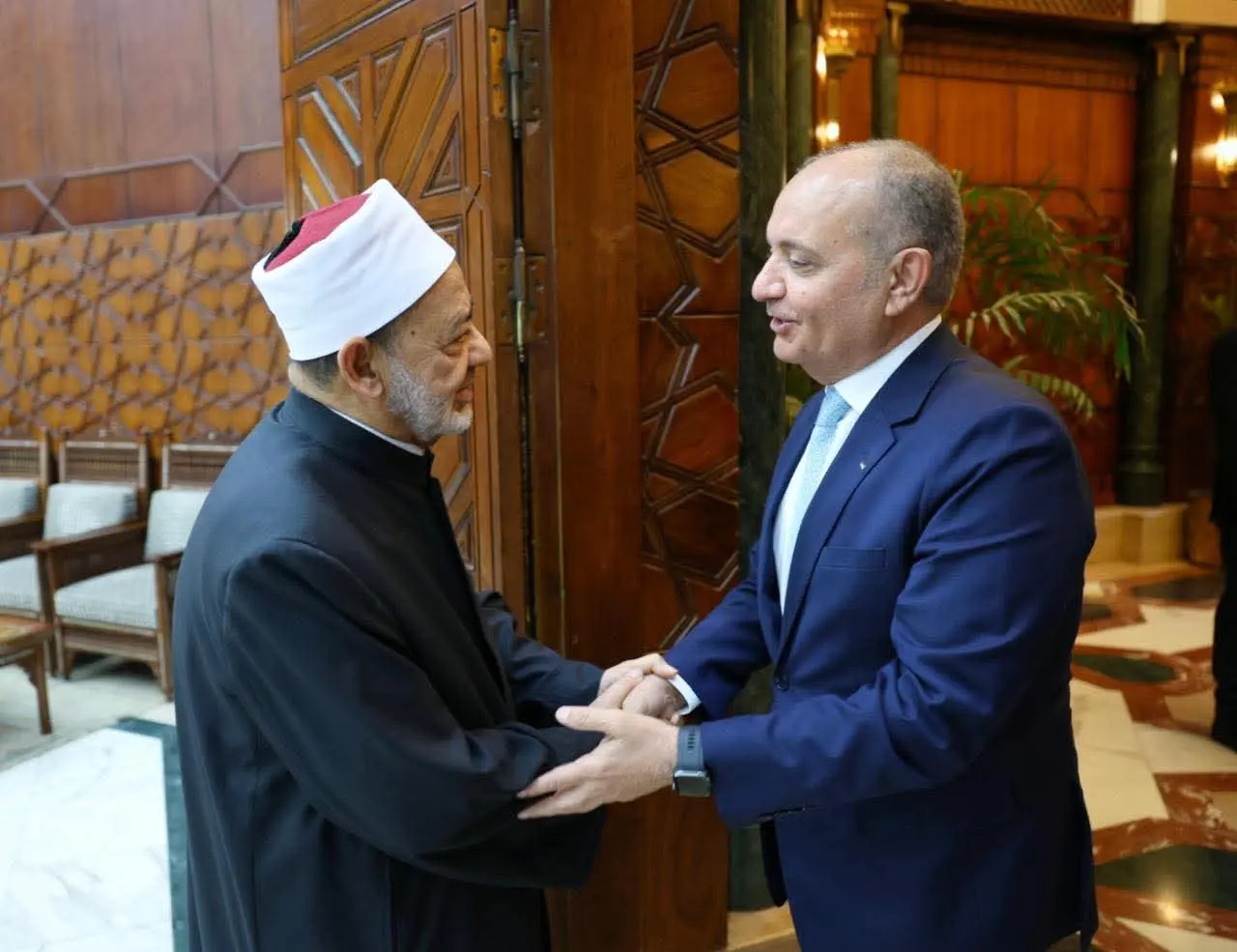 شيخ الأزهر يستقبل السفير الأردني بالقاهرة - 1000578942