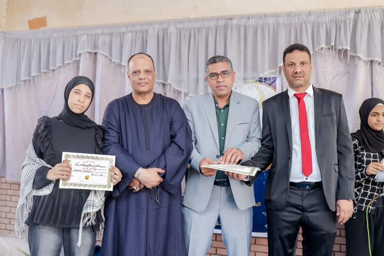 الحراجية الثانوية بقوص تحتفل بتخرج دفعة 2025/2026 وختام العام الدراسي - 1000580641