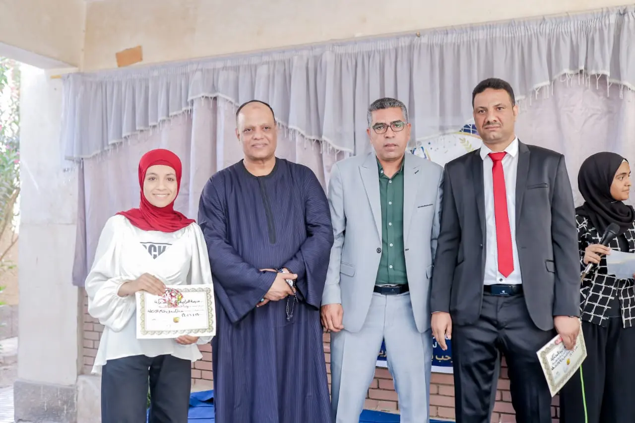 الحراجية الثانوية بقوص تحتفل بتخرج دفعة 2025/2026 وختام العام الدراسي - 1000580643