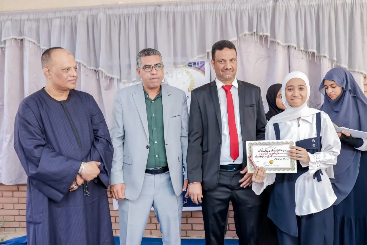 الحراجية الثانوية بقوص تحتفل بتخرج دفعة 2025/2026 وختام العام الدراسي - 1000580644