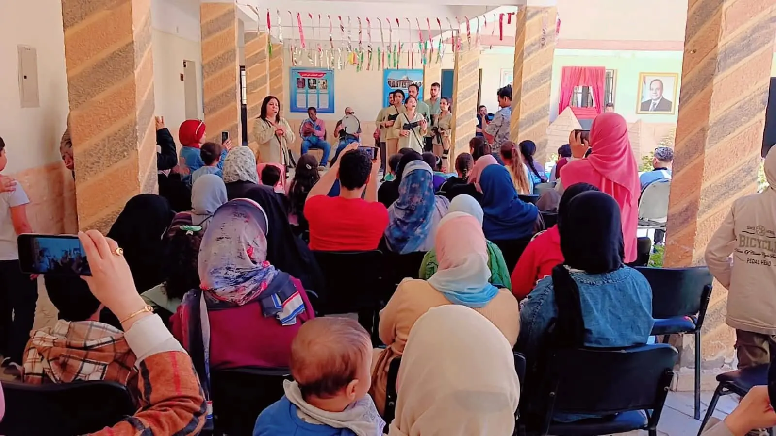 إقبال كبير على عرض "السمسمية" في ختام مشروع "المواجهة والتجوال" ببيت ثقافة المساعيد - 1000580962