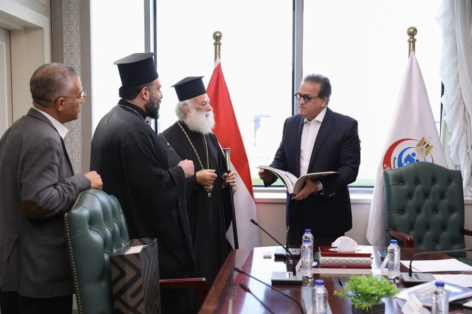 وزير الصحة يستقبل بابا الروم الأرثوذكس لبحث إنشاء مستشفى بالإسكندرية - 1000582964