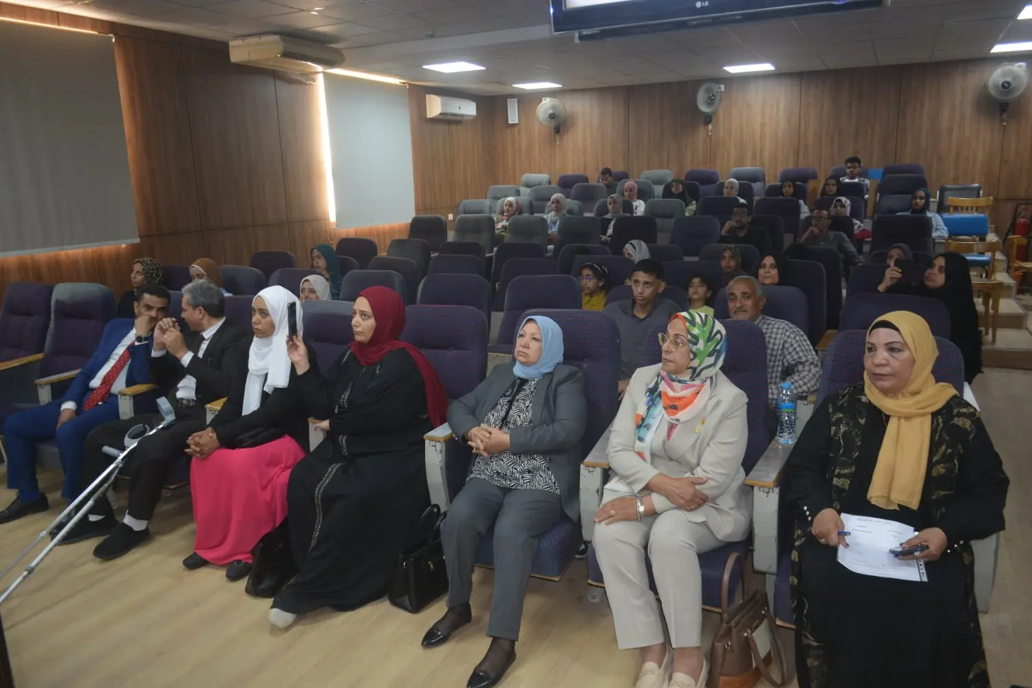 دراسة بجامعة قنا تكشف: الحشرات مصدر غذائي واعد يحسّن النمو ويعزز القيمة الغذائية - 1000584542