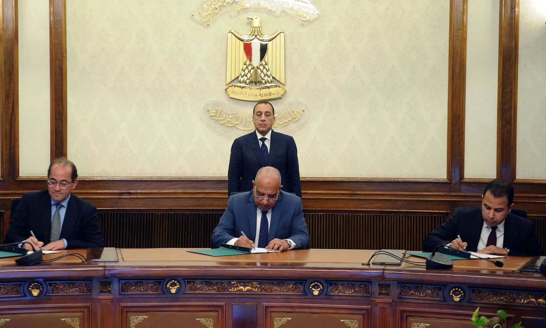 مدبولي يشهد توقيع اتفاق ضخم لدعم الشبكة القومية بمشروعات الطاقة المتجددة