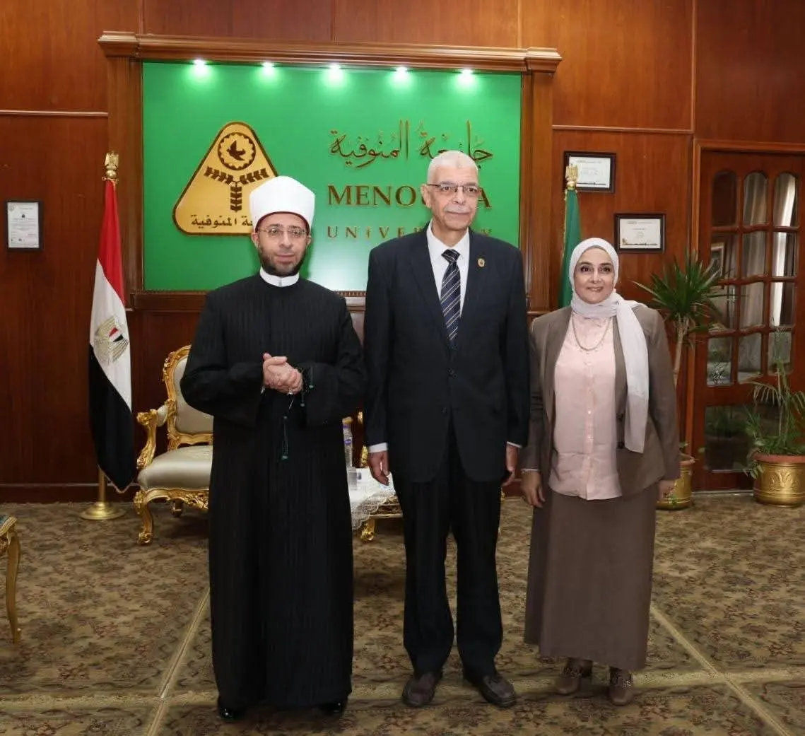 وزير الأوقاف ورئيس جامعة المنوفية يشهدان ندوة «قيم الوسطية والانتماء الوطني لدى الشباب» - 1000585024