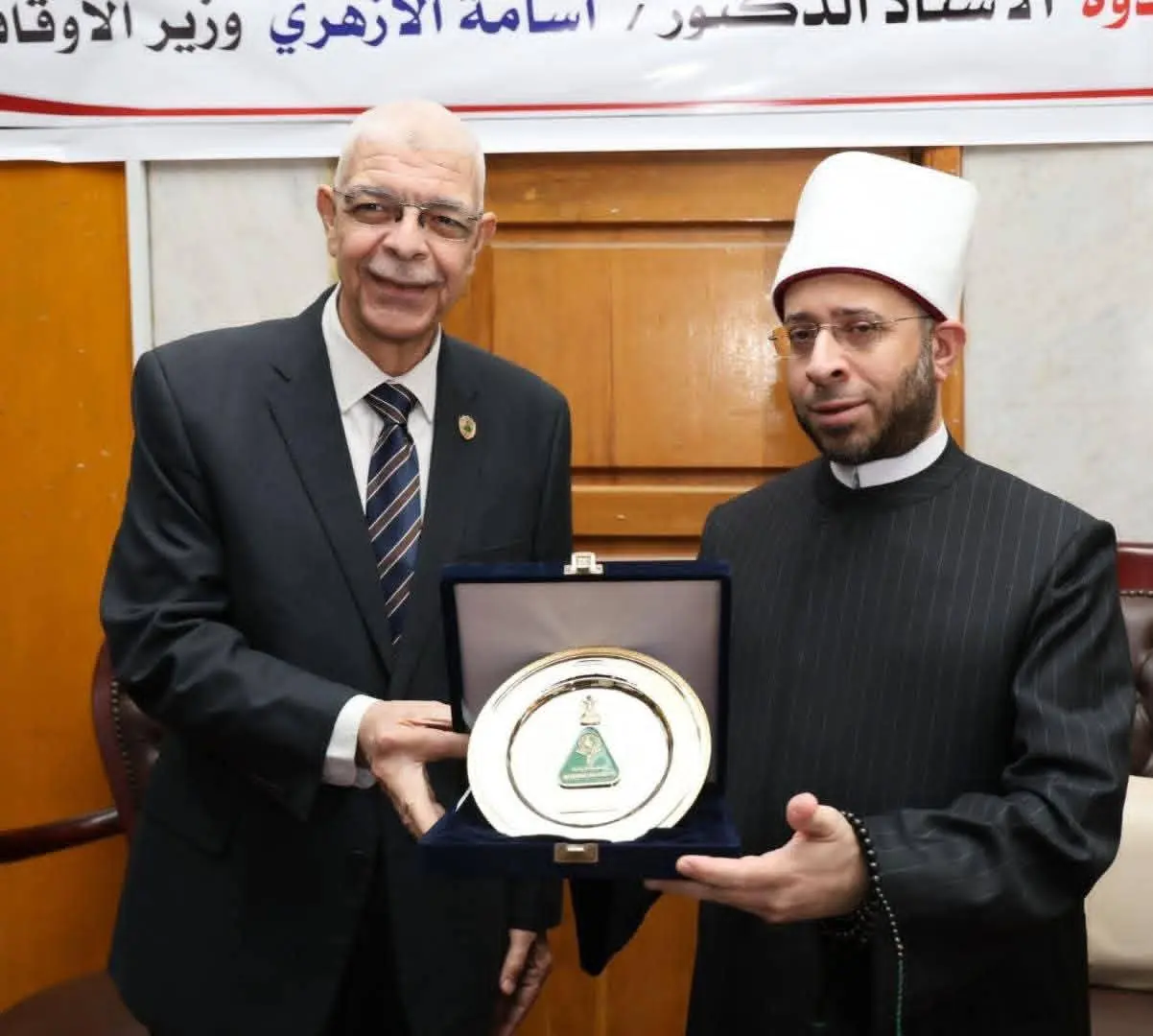 وزير الأوقاف ورئيس جامعة المنوفية يشهدان ندوة «قيم الوسطية والانتماء الوطني لدى الشباب» - 1000585025