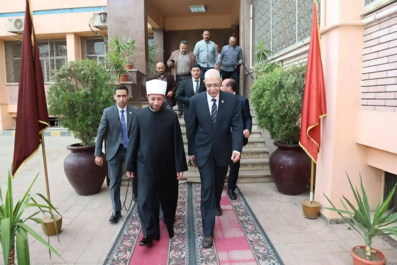 وزير الأوقاف ورئيس جامعة المنوفية يشهدان ندوة «قيم الوسطية والانتماء الوطني لدى الشباب» - 1000585037