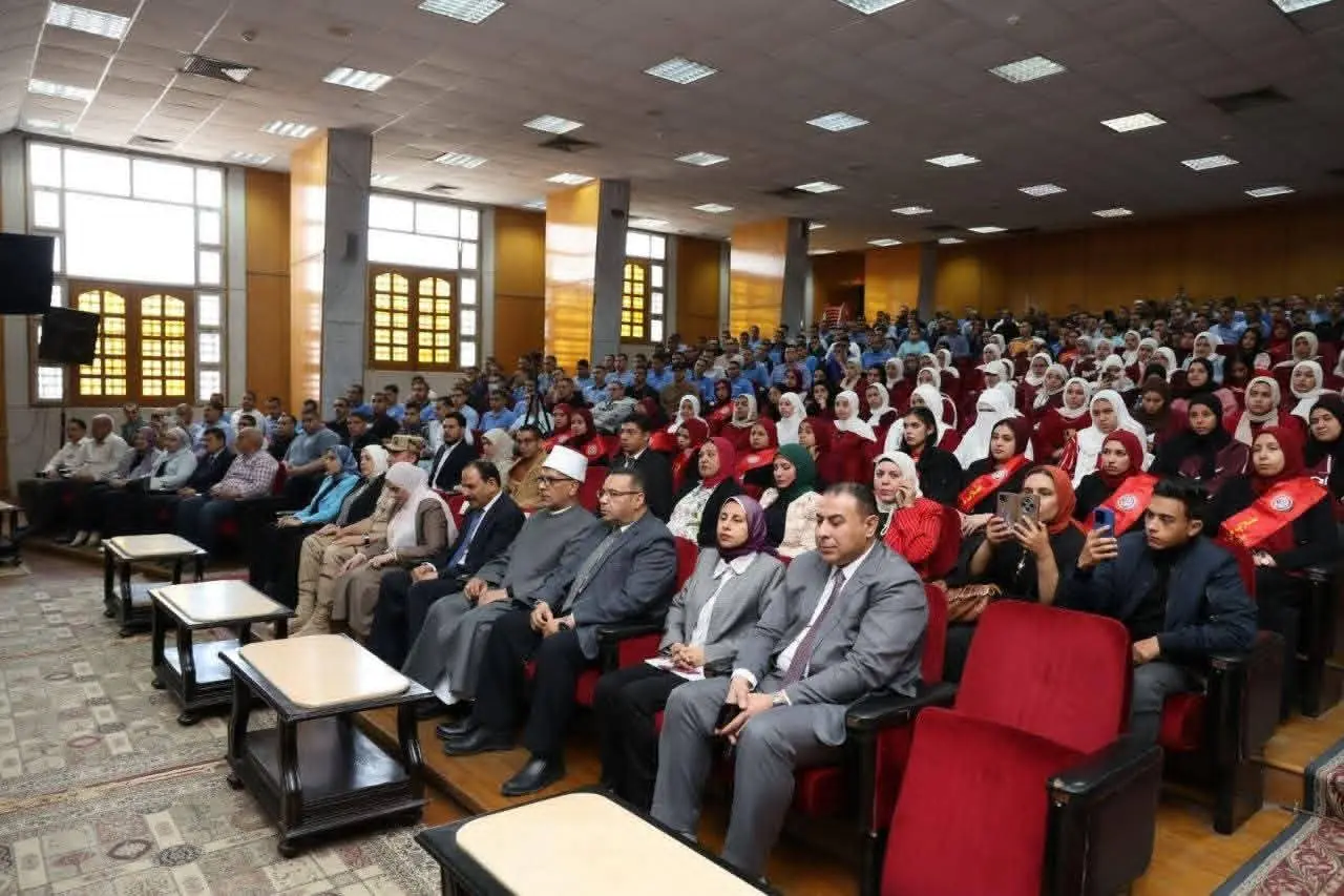 وزير الأوقاف ورئيس جامعة المنوفية يشهدان ندوة «قيم الوسطية والانتماء الوطني لدى الشباب» - 1000585041