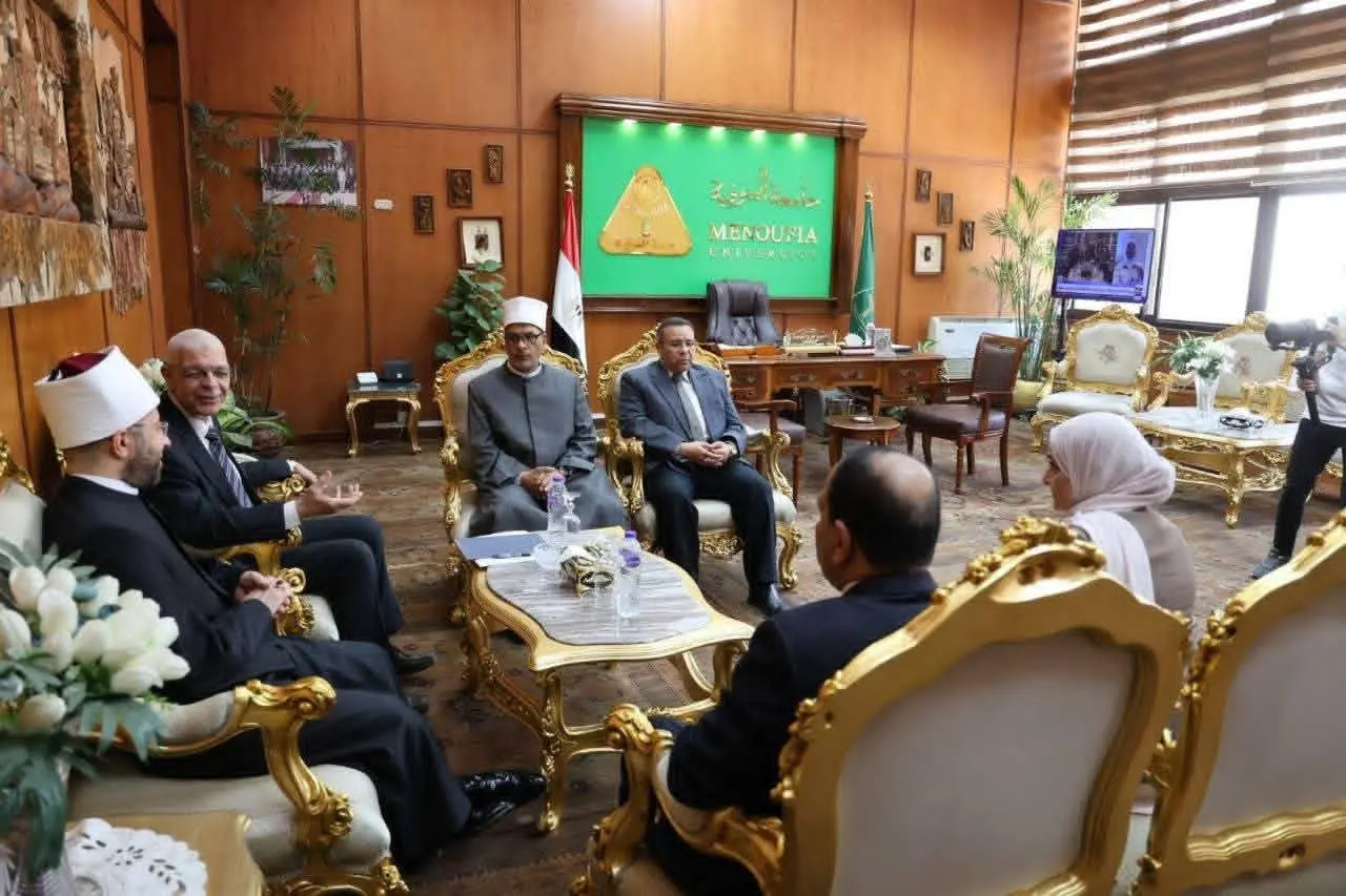 وزير الأوقاف ورئيس جامعة المنوفية يشهدان ندوة «قيم الوسطية والانتماء الوطني لدى الشباب» - 1000585044