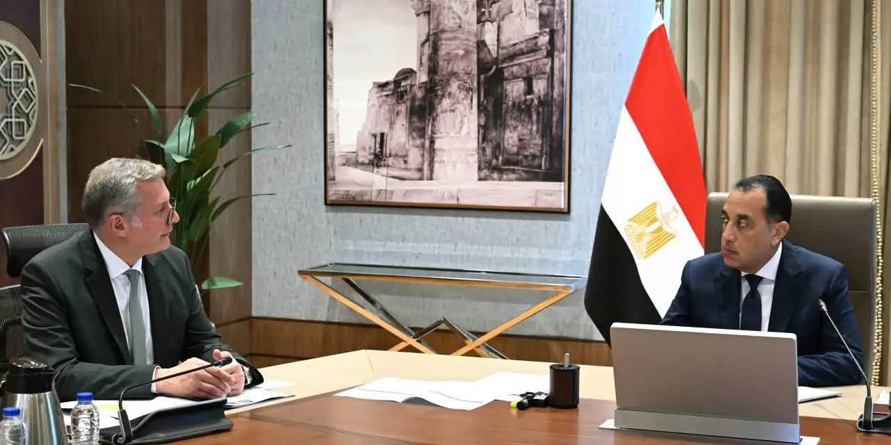 رئيس الوزراء يلتقي وزير البترول والثروة المعدنية لمتابعة عددٍ من ملفات العمل - 1000587502