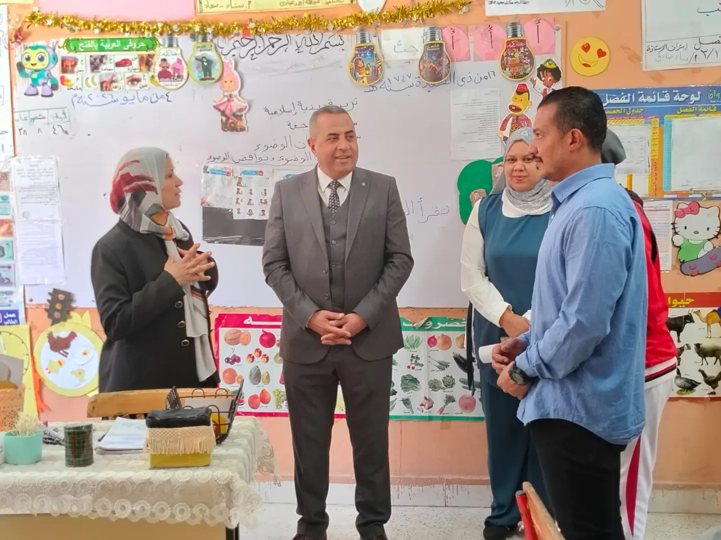 "عبدالمحسن" يتفقد مدرسة السادات الابتدائية بقنا لمتابعة انتظام الدراسة والأنشطة - 1000587617