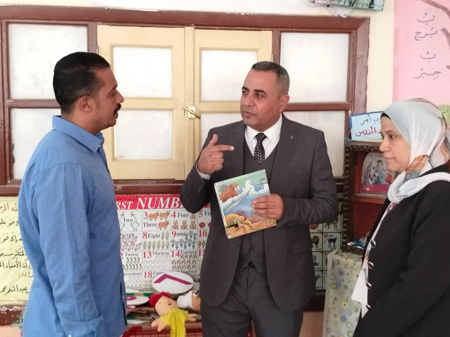 "عبدالمحسن" يتفقد مدرسة السادات الابتدائية بقنا لمتابعة انتظام الدراسة والأنشطة - 1000587620