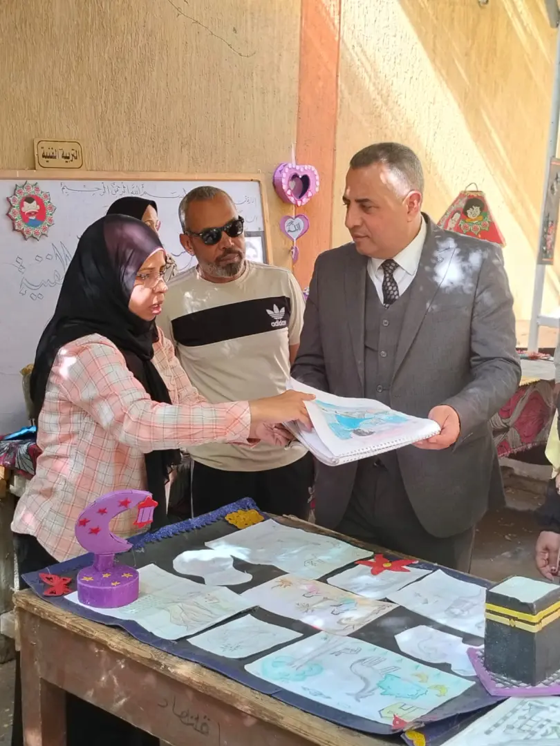 "عبدالمحسن" يتفقد مدرسة السادات الابتدائية بقنا لمتابعة انتظام الدراسة والأنشطة - 1000587623